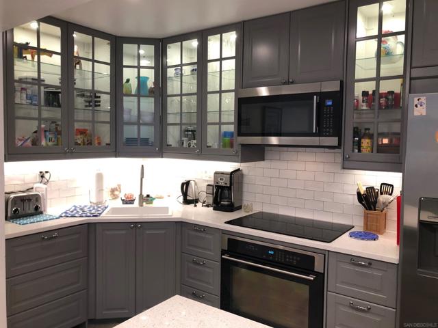 940 Sealane Dr, Encinitas CA: https://media.crmls.org/mediaz/54571ebd-695b-444e-a741-902735c9b4d3.jpg