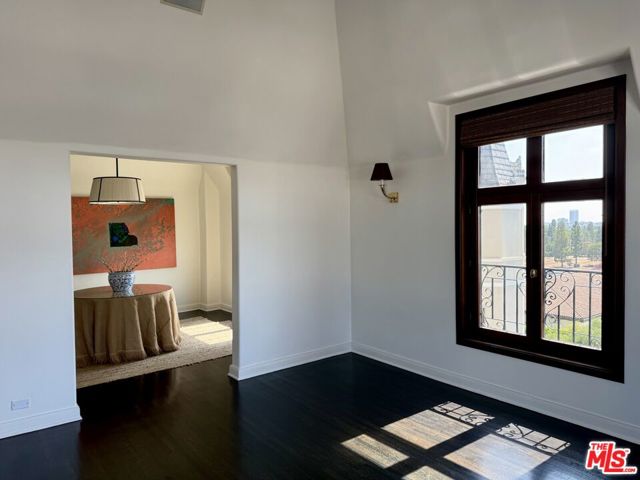 316 N Rossmore Avenue, Los Angeles CA: https://media.crmls.org/mediaz/5457620b-9b48-4d87-b304-fd0af7bd0d27.jpg