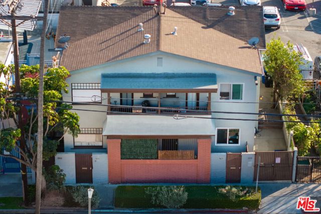 3166 San Marino Street, Los Angeles CA: https://media.crmls.org/mediaz/5458057d-222e-4edd-aa23-31860361718f.jpg
