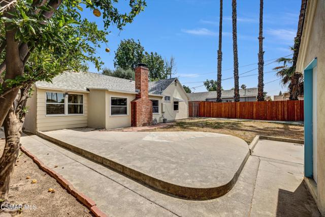 17400 Cantlay Street, Lake Balboa CA: https://media.crmls.org/mediaz/54591a85-12ad-4627-bd6b-d4c65535048f.jpg