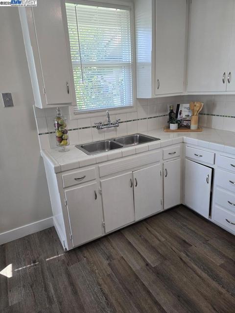 2272 Kelly St, Hayward CA: https://media.crmls.org/mediaz/54592d96-93d9-4995-b1f8-d1b46addb87b.jpg