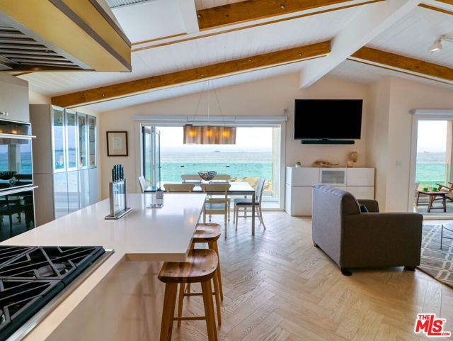 6601 E Seaside Walk, Long Beach CA: https://media.crmls.org/mediaz/54595635-eaa6-4945-a372-4f95e543c341.jpg