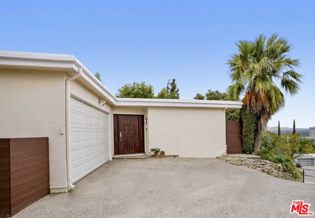 15224 Encanto Drive, Sherman Oaks CA: https://media.crmls.org/mediaz/5459b5e0-e50d-4a24-bb3f-c0fba6ba722c.jpg