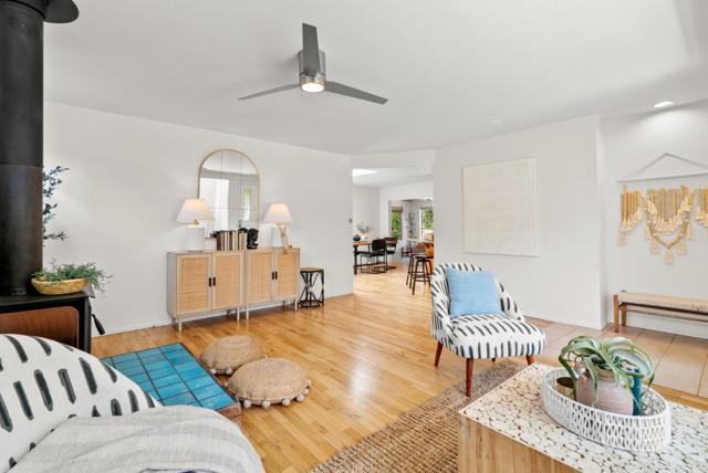 3407 Maplethorpe Lane, Soquel CA: https://media.crmls.org/mediaz/5459d79f-8953-4821-ae1c-62ea8de3628f.jpg