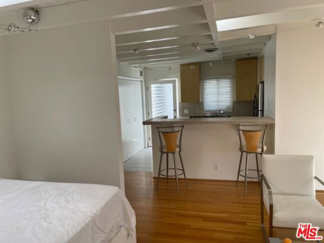 516 1/4 N San Vicente Boulevard, West Hollywood CA: https://media.crmls.org/mediaz/545ac8e1-0e04-41f0-89f2-234e6c03faa3.jpg