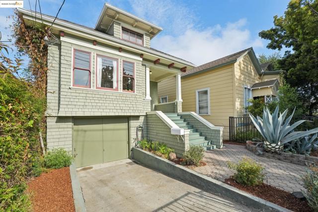 2002 Chestnut St, Oakland CA: https://media.crmls.org/mediaz/545b0ab2-e216-4785-b46a-5173d6172c7c.jpg