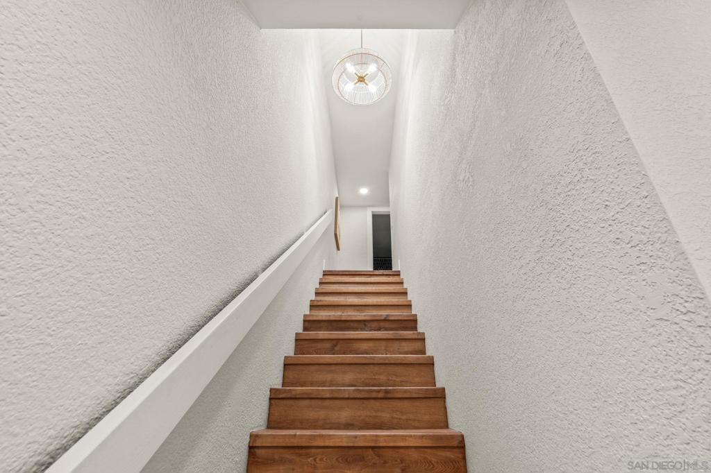 https://media.crmls.org/mediaz/545b2d62-7858-4630-88de-63eb8e019618.jpg?preset=X-Large