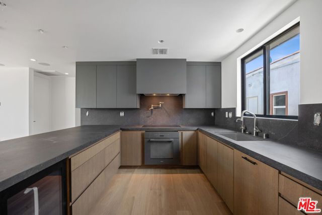 3940 Huron Avenue, Culver City CA: https://media.crmls.org/mediaz/545b9d5a-09d1-4fb6-8bd7-79f8861d51c4.jpg