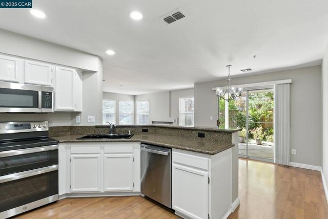 305 Daybreak Court, San Ramon CA: https://media.crmls.org/mediaz/545bae9d-f4bf-4ae2-bf70-05a8bd11d3b7.jpg
