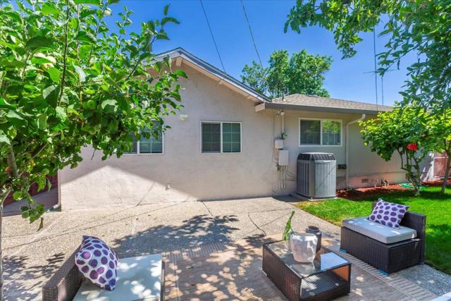 3562 Earl Drive, Santa Clara CA: https://media.crmls.org/mediaz/545bf606-5112-4894-baf0-b3737a88d133.jpg