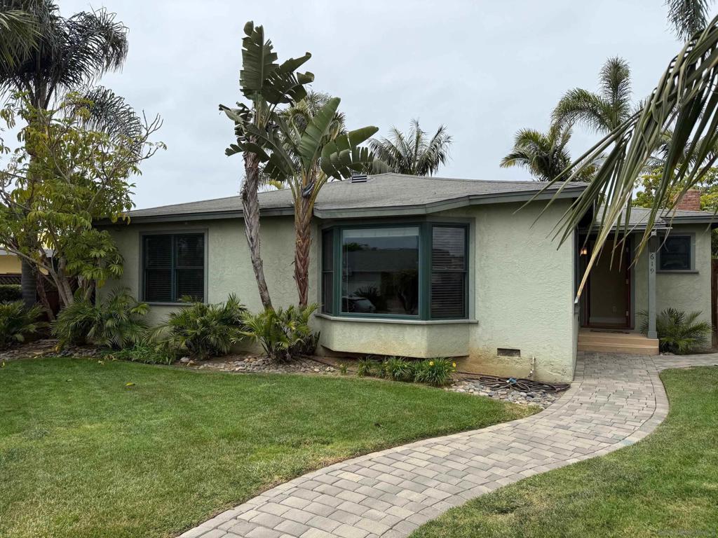 Great 1 story 3bedroom 1.5 bath west of the 5! Green exclusive use yard in tha back with a shop or extra storage. Open and clean with hardwood floors this location is the tops! Close to beach, freeways and shopping. Ideal for those who need ability to drive north or south!