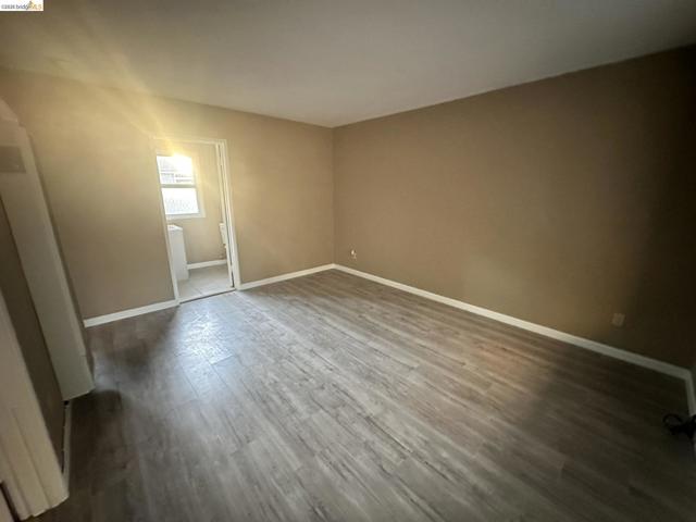 Image 31 of 40 For 1075 47th St