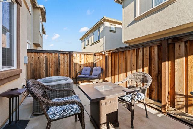 248 Alta St, Brentwood CA: https://media.crmls.org/mediaz/545c802e-b3e3-4caf-8841-f033b5c356e1.jpg