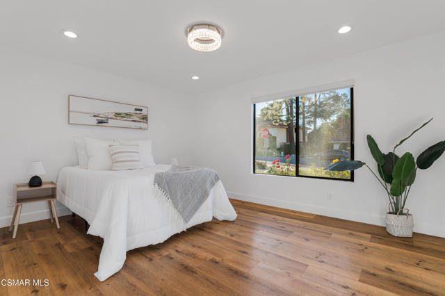 568 Bristol Avenue, Simi Valley CA: https://media.crmls.org/mediaz/545d0955-6504-419b-821f-edc4a9600029.jpg