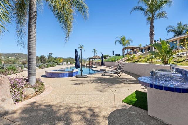 20403 Rancho Villa Rd, Ramona CA: https://media.crmls.org/mediaz/545d1b65-cd42-4a90-b88c-ab7c297b708a.jpg