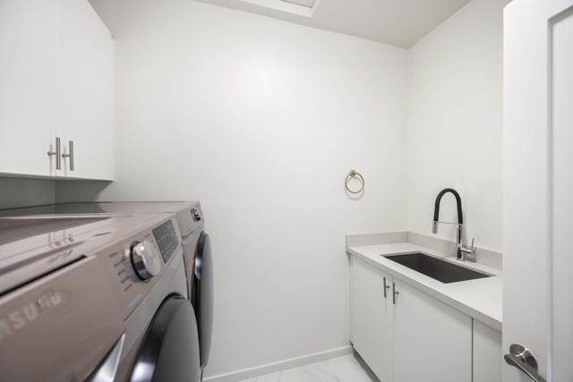 562 Skylar Lane, Palm Springs CA: https://media.crmls.org/mediaz/545d9765-975f-4746-ac7a-530c3fcafc3c.jpg