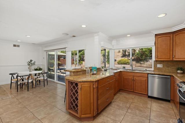 7911 Laurelridge Road, San Diego CA: https://media.crmls.org/mediaz/545dbad8-cb57-4587-89c9-829438e0c7ec.jpg