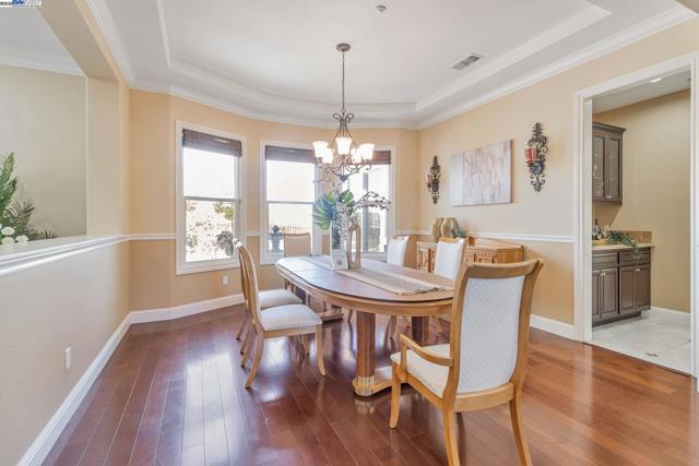 548 Wycombe Ct, San Ramon CA: https://media.crmls.org/mediaz/545dbc56-9584-4332-9767-c6392547b782.jpg