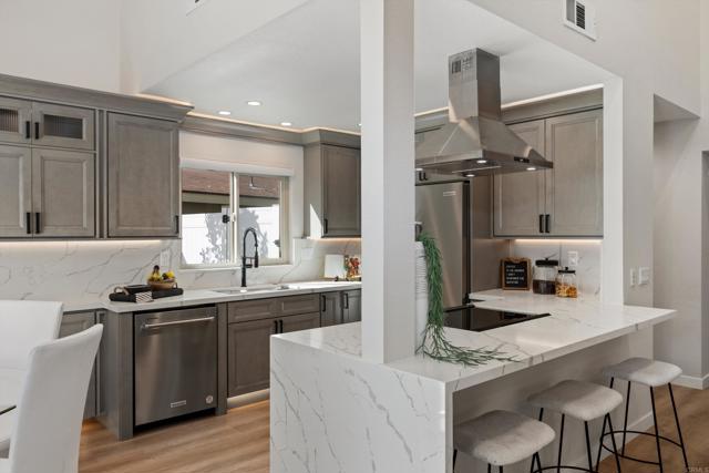 Detail Gallery Image 11 of 42 For 1455 Bridgeview Drive, San Diego,  CA 92105 - 3 Beds | 2 Baths