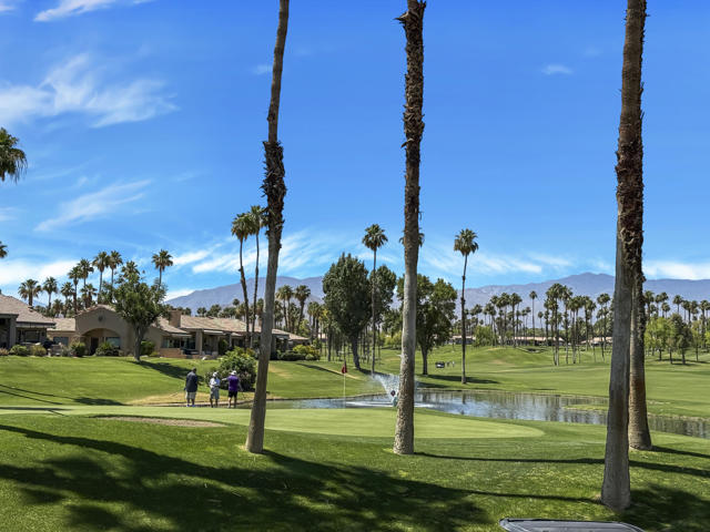 76099 Impatiens Circle, Palm Desert CA: https://media.crmls.org/mediaz/545e2581-f0a5-4bdd-856c-bdc28385f7f6.jpg