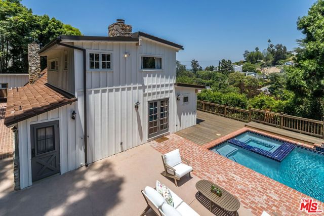 3940 Davana Road, Sherman Oaks CA: https://media.crmls.org/mediaz/545e537f-27b1-4313-8513-560e134c4e6d.jpg