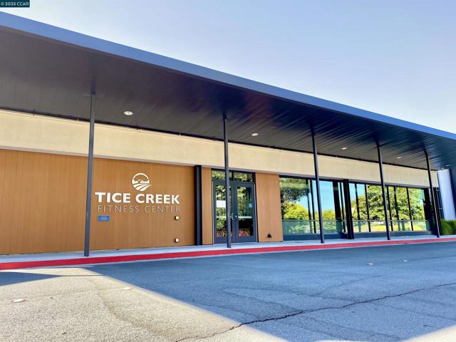 2933 Ptarmigan Dr, Walnut Creek CA: https://media.crmls.org/mediaz/545e95d0-8698-4030-9644-09b0d38588ec.jpg