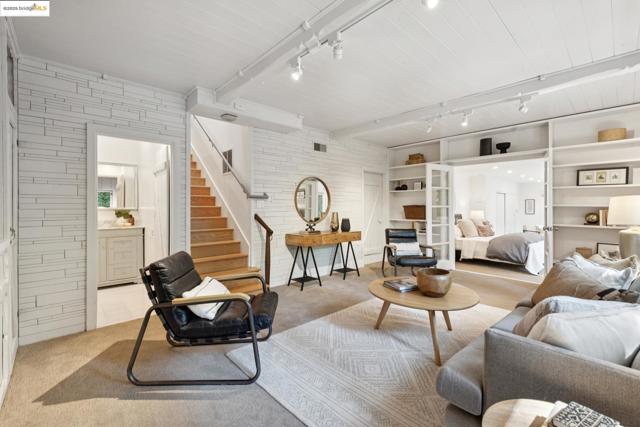 2429 Scout Rd, Oakland CA: https://media.crmls.org/mediaz/545ebdda-2d05-4292-90cc-89ba7e122056.jpg