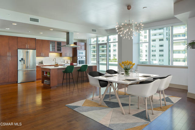 WV 702 kitchen dining