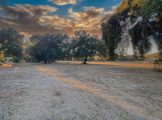 24352 Featherstone Canyon Rd, Lakeside CA: https://media.crmls.org/mediaz/545f1083-38a9-4ac6-8a8a-e925e7adb078.jpg