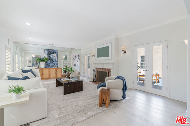 632 S Arden Boulevard, Los Angeles CA: https://media.crmls.org/mediaz/545f8143-455f-4b7a-b833-6a312c42a30f.jpg