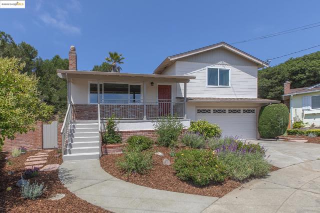 21 Maggiora Ct, Oakland CA: https://media.crmls.org/mediaz/545fbc4c-e071-443f-b748-0ddf584e51bf.jpg