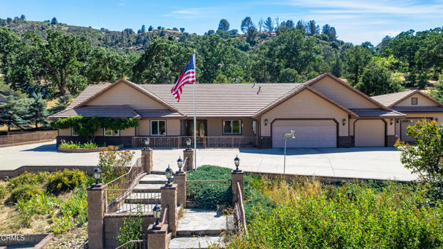 Detail Gallery Image 1 of 45 For 30100 Sunland Way, Tehachapi,  CA 93561 - 3 Beds | 2 Baths