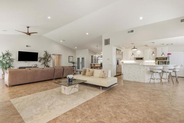 75377 Montecito Drive, Indian Wells CA: https://media.crmls.org/mediaz/54601a98-5bbb-4d0c-8b1e-d8a99085d6f7.jpg