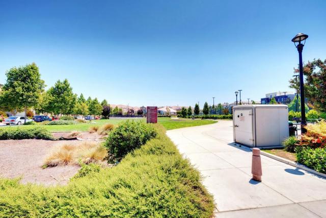 1452 Lavender Loop, Milpitas CA: https://media.crmls.org/mediaz/5460b412-2301-49b3-b127-8c07dc065f5e.jpg