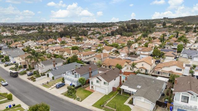 8924 La Cintura Ct, San Diego CA: https://media.crmls.org/mediaz/5461310a-1c33-443c-986a-cf32b3c05a4d.jpg