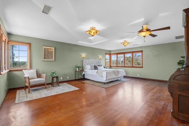 Detail Gallery Image 16 of 61 For 9110 Brier Rd, La Mesa,  CA 91942 - 4 Beds | 4 Baths