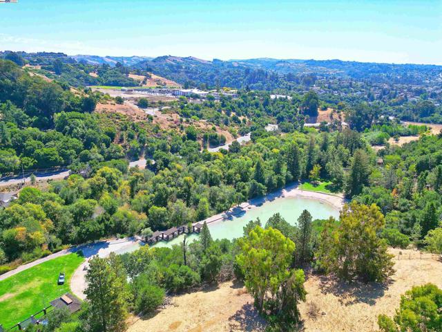 5295 Winifred Dr, Castro Valley CA: https://media.crmls.org/mediaz/5462a339-c3fd-4888-bd4a-b28b354987d1.jpg