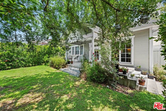 568 N Gower Street, Los Angeles CA: https://media.crmls.org/mediaz/5462a89d-fdde-4610-bae6-12a2d2b58164.jpg