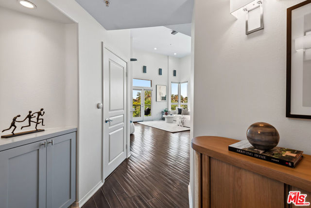 13044 Pacific, Playa Vista CA: https://media.crmls.org/mediaz/546362c9-c477-431a-b051-0d092b5d13b4.jpg