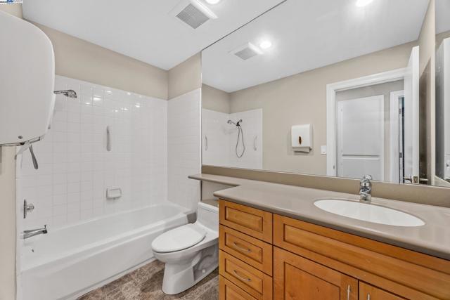 1116 Vista Point Ln, Concord CA: https://media.crmls.org/mediaz/546363ee-2d44-499a-8383-931ed0f6cd5f.jpg