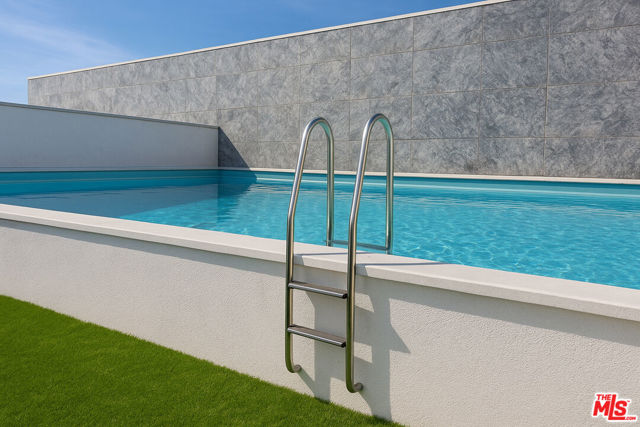 455 N Palm Drive, Beverly Hills CA: https://media.crmls.org/mediaz/546419e5-9906-43fe-8033-dde6bec6badd.jpg