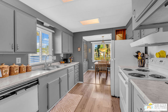 7 Lincoln, Cathedral City CA: https://media.crmls.org/mediaz/5464292a-9415-4b82-bc1f-506b72c6518b.jpg