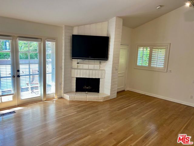 1586 Palisades Drive, Pacific Palisades CA: https://media.crmls.org/mediaz/54647145-4e3b-4dec-903f-94f3ab469347.jpg