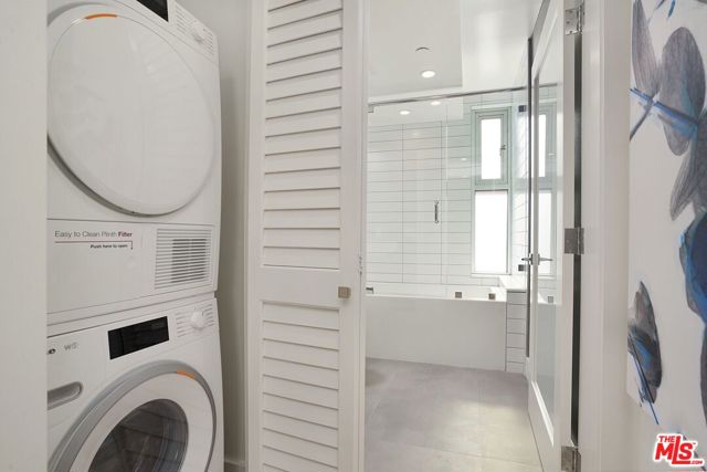 8210 Fountain Avenue, West Hollywood CA: https://media.crmls.org/mediaz/546489c0-cafe-4815-ac92-8bed0b2c015c.jpg