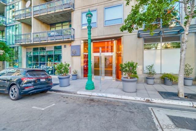 1494 Union, San Diego CA: https://media.crmls.org/mediaz/54648ae1-e92d-4a90-8bfb-1ba8631a8ed9.jpg