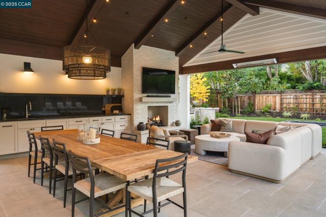 80 Dot Drive, Alamo CA: https://media.crmls.org/mediaz/54651e09-9bf9-4e63-b54c-1447541463bb.jpg