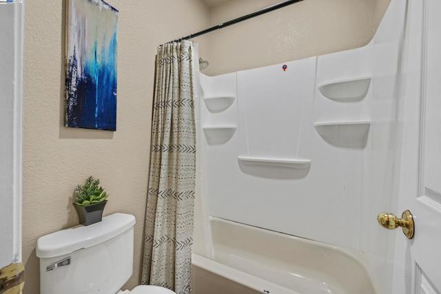 205 Dursey Dr, Pinole CA: https://media.crmls.org/mediaz/5465588e-64f0-4209-8792-ed82841fa6b2.jpg