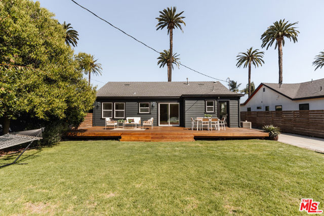 2709 S Harcourt Avenue, Los Angeles CA: https://media.crmls.org/mediaz/5466193b-6bab-4f3d-b3a6-9afdd5752b90.jpg