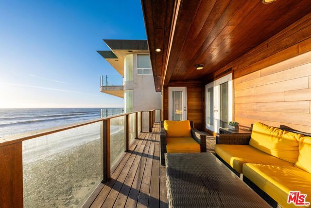 43000 Pacific Coast Highway, Malibu CA: https://media.crmls.org/mediaz/54662b36-02d0-4710-a177-ee827fbd2b9c.jpg