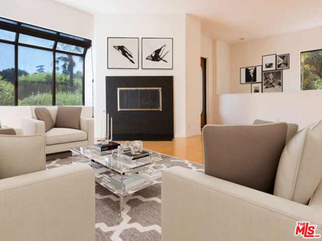 3023 BERKELEY Avenue, Los Angeles CA: https://media.crmls.org/mediaz/546643b3-cd8d-4e6e-800f-0065838e1fa9.jpg